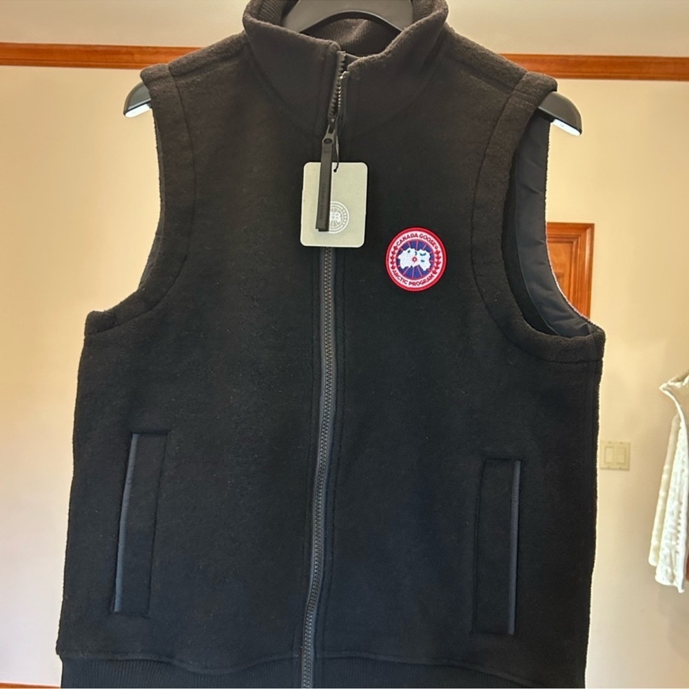Men’s Canada GOOSE MERSEY black fleece vest logo patch size large